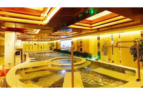 武汉夏日露天桑拿，畅享清凉养生时光(武汉露天餐厅有哪些)